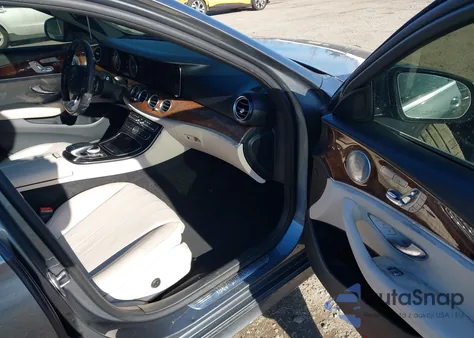 2017 Mercedes-Benz E 300 4Matic z USA, uszkodzony, nr VIN WDDZF4KB1HA049554